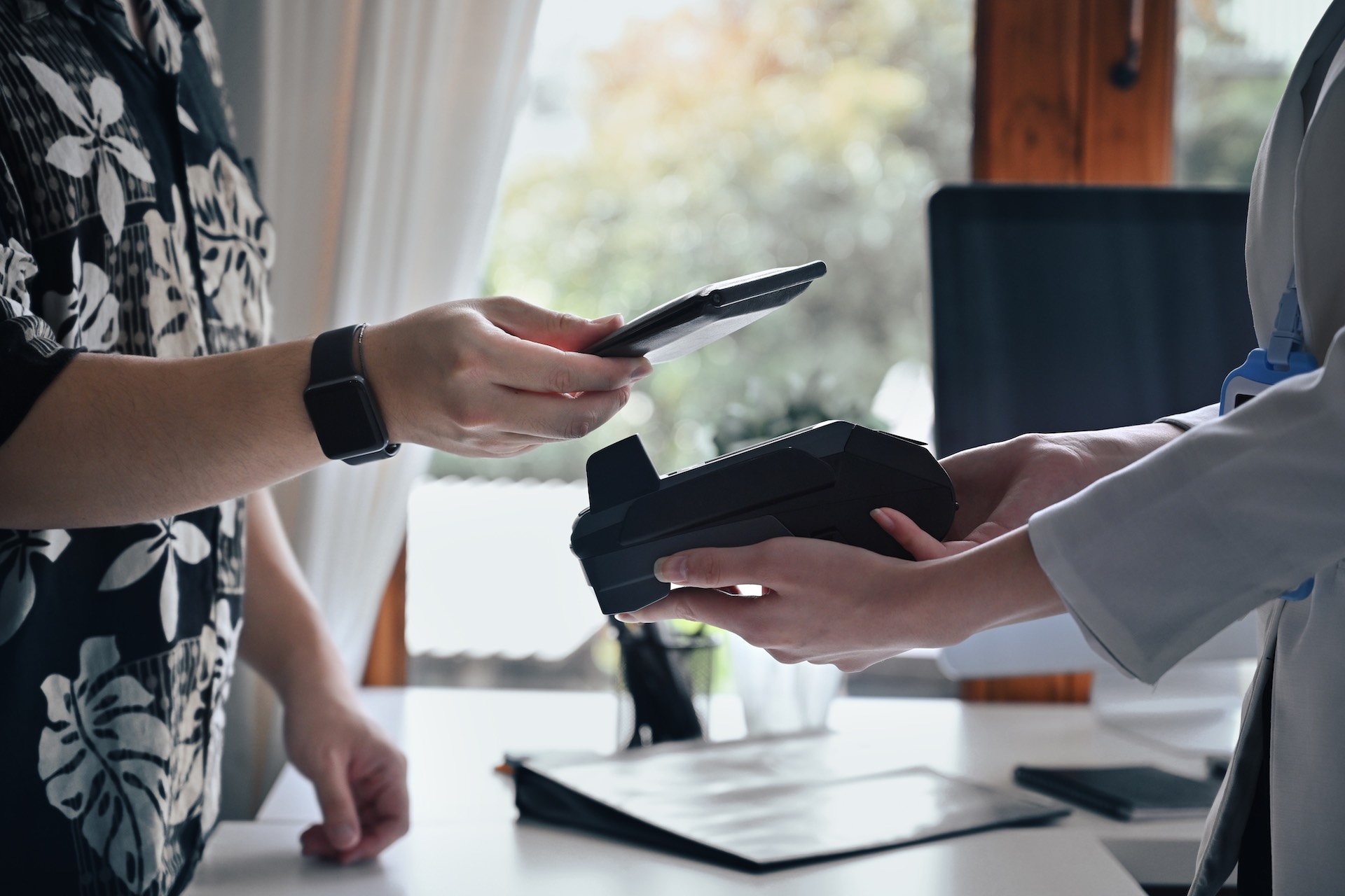 customer-using-smart-phone-scanning-for-contactles-2023-11-27-04-49-12-utc